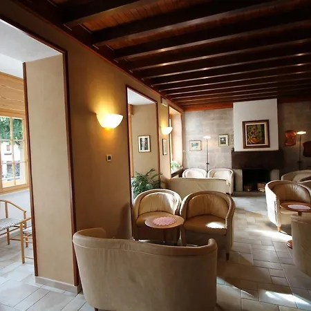 Colle Di Nava Lorenzina מלון 3*