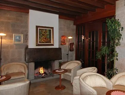 Colle Di Nava Lorenzina מלון