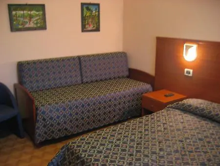 Colle Di Nava Lorenzina 3* Pornassio